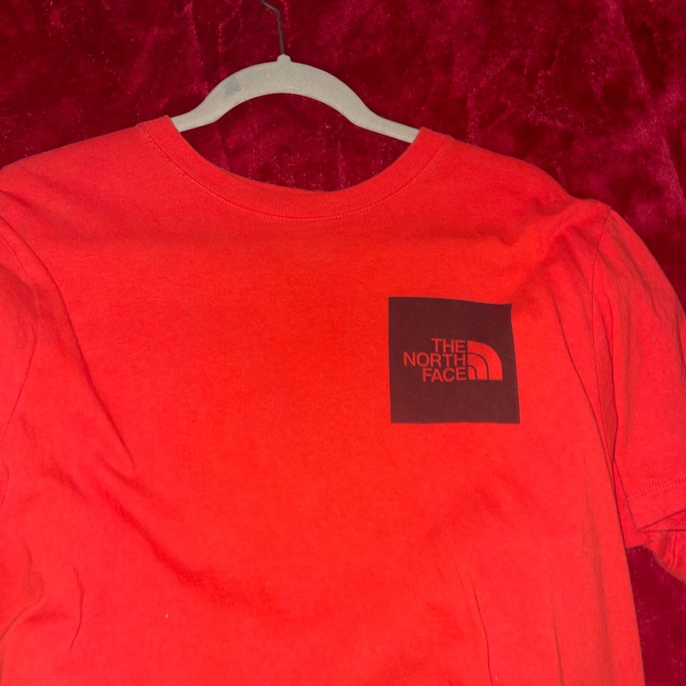 size large can fit medium north face t shirt